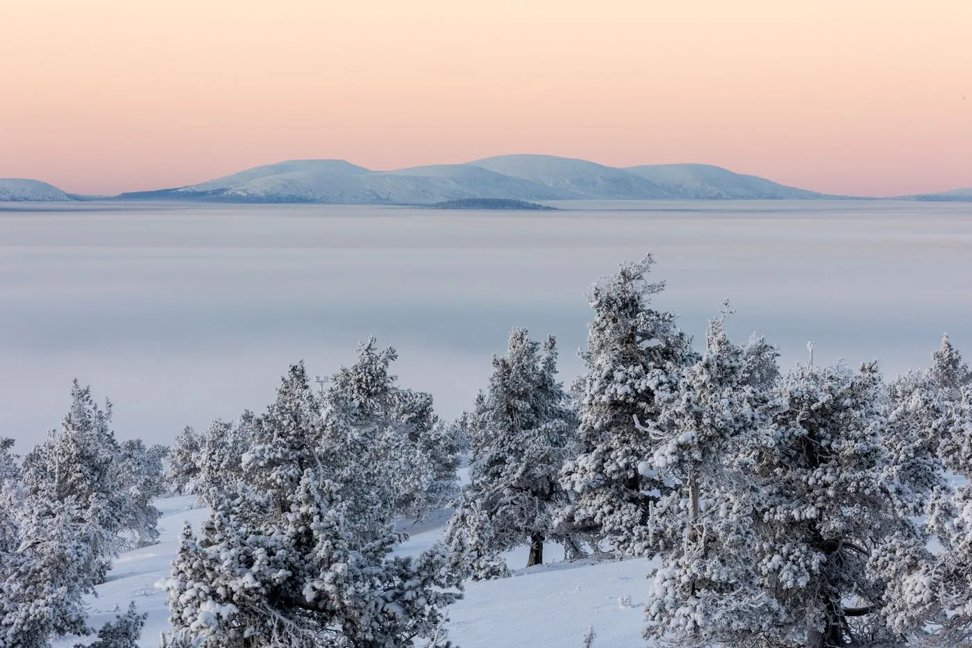 Tunturimaisema hämärässä
